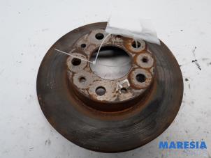 Używane Tarcza hamulcowa przód Peugeot Boxer (U9) 2.0 BlueHDi 130 Cena € 42,35 Z VAT oferowane przez Maresia Parts