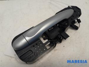 Begagnade Dörrhandtag, 4-dörrars, höger fram Renault Scénic III (JZ) 1.4 16V TCe 130 Pris € 25,00 Marginaltabell erbjuds av Maresia Parts