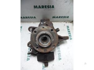 Gebruikte Fusee links-voor Peugeot 406 (8B) 2.0 16V ST,SV Prijs € 50,00 Margeregeling aangeboden door Maresia Parts