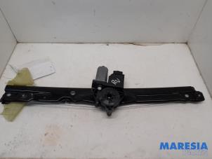 Begagnade Fönstermekanism, 2-dörrars, höger fram Opel Vivaro 1.5 CDTI 102 Pris € 72,60 Inklusive moms erbjuds av Maresia Parts