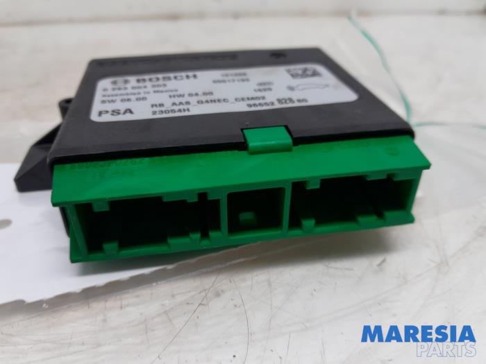 PDC-modul från en Peugeot 508 SW (8E/8U) 1.6 THP 16V 2011