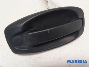 Begagnade Handtag, skjutdörr, höger Fiat Fiorino (225) 1.3 JTD 16V Multijet Pris € 22,99 Inklusive moms erbjuds av Maresia Parts