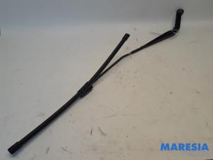 Begagnade Främre torkararm Fiat Ducato (250) 2.3 D 130 Multijet Pris € 30,25 Inklusive moms erbjuds av Maresia Parts