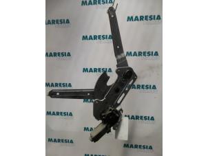 Begagnade Fönstermekanism, 4-dörrars, höger fram Renault Safrane I 2.2i Si 8V Pris € 40,00 Marginaltabell erbjuds av Maresia Parts