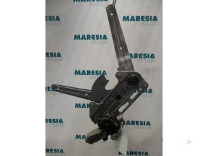 Begagnade Fönstermekanism, 4-dörrars, höger fram Renault Safrane I 2.2i Si 8V Pris € 40,00 Marginaltabell erbjuds av Maresia Parts