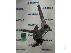 Begagnade Fönstermekanism, 4-dörrars, höger fram Renault Safrane Pris € 40,00 Marginaltabell erbjuds av Maresia Parts