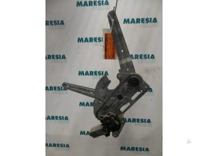 Begagnade Fönstermekanism, 4-dörrars, höger fram Renault Safrane I 2.2i RT Si,Vi 12V Pris € 40,00 Marginaltabell erbjuds av Maresia Parts