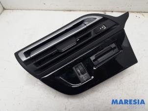 Gebruikte Luchtrooster Dashboard Citroen C4 Picasso (3D/3E) 1.6 16V THP 155 Prijs € 35,00 Margeregeling aangeboden door Maresia Parts