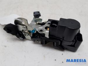 Gebruikte Portierslot Mechaniek 4Deurs rechts-achter Opel Karl 1.0 12V Prijs € 25,00 Margeregeling aangeboden door Maresia Parts