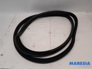 Begagnade Främre dörrtätning, 4-dörrars, höger Fiat Panda/Pandina (312) 1.2 69 Pris € 20,00 Marginaltabell erbjuds av Maresia Parts