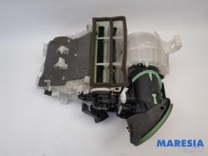 Gebruikte Kachelhuis Peugeot 208 I (CA/CC/CK/CL) 1.4 16V Prijs € 195,00 Margeregeling aangeboden door Maresia Parts