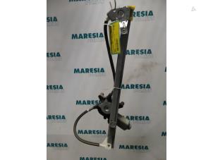Begagnade Fönstermekanism, 4-dörrars, höger fram Renault Megane (BA) 1.6i ,Easy Pris € 35,00 Marginaltabell erbjuds av Maresia Parts