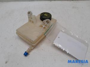 Begagnade Bromsvätskebehållare Peugeot 3008 I (0U/HU) 1.6 16V THP 155 Pris € 20,00 Marginaltabell erbjuds av Maresia Parts