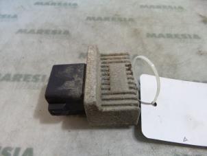 Begagnade Glödstiftsrelä Renault Espace (JK) 2.2 dCi 16V Pris € 25,00 Marginaltabell erbjuds av Maresia Parts