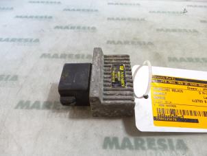 Begagnade Glödstiftsrelä Renault Espace (JE) 2.2 dCi 130 16V Pris € 25,00 Marginaltabell erbjuds av Maresia Parts