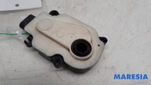 Używane Przewód powietrzny Renault Captur (2R) 1.2 TCE 16V EDC Cena € 50,00 Procedura marży oferowane przez Maresia Parts