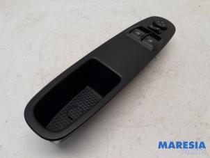 Gebruikte Combischakelaar ramen Fiat Punto III (199) 0.9 TwinAir Turbo 100 Prijs € 25,00 Margeregeling aangeboden door Maresia Parts