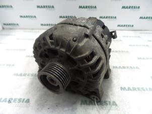 Gebruikte Dynamo Renault Laguna II Grandtour (KG) 3.0 V6 24V Prijs € 35,00 Margeregeling aangeboden door Maresia Parts