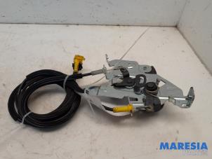 Gebruikte Schuifdeurgreep rechts Renault Trafic New (FL) 2.5 dCi 16V 145 Prijs € 30,25 Inclusief btw aangeboden door Maresia Parts