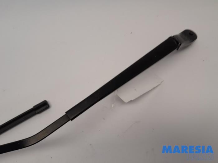 Främre torkararm från en Renault Scénic III (JZ) 2.0 16V CVT 2010