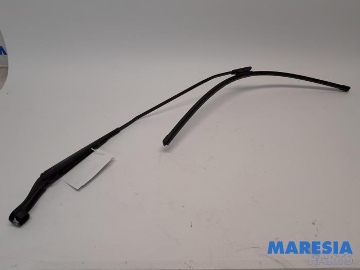 Främre torkararm från en Renault Scénic III (JZ) 2.0 16V CVT 2010