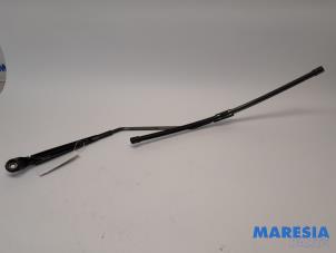 Begagnade Främre torkararm Renault Scénic III (JZ) 2.0 16V CVT Pris € 15,00 Marginaltabell erbjuds av Maresia Parts