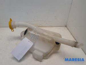 Begagnade Spolartank, vindruta Renault Kangoo Express (FW) 1.5 dCi 75 FAP Pris € 48,40 Inklusive moms erbjuds av Maresia Parts