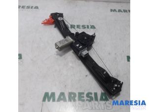 Gebruikte Ruitmechaniek 4Deurs links-voor Lancia Delta (844) 1.6 D Multijet 16V 120 Prijs € 50,00 Margeregeling aangeboden door Maresia Parts