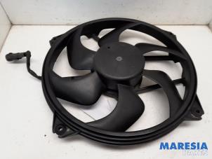 Begagnade Fläktmotor Peugeot 307 CC (3B) 2.0 16V Pris € 35,00 Marginaltabell erbjuds av Maresia Parts
