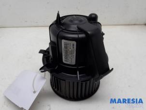 Gebruikte Kachel Ventilatiemotor Citroen C4 Cactus (0B/0P) 1.2 PureTech 82 12V Prijs € 25,00 Margeregeling aangeboden door Maresia Parts