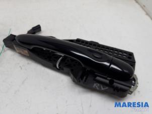 Begagnade Dörrhandtag, 4-dörrars, höger fram Renault Clio IV (5R) 1.2 TCE 16V GT EDC Pris € 25,00 Marginaltabell erbjuds av Maresia Parts