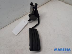 Używane Czujnik polozenia pedalu gazu Renault Grand Scénic II (JM) 2.0 16V Turbo Cena € 35,00 Procedura marży oferowane przez Maresia Parts