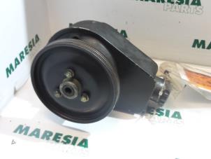 Begagnade Servostyrningspump Renault Megane Scénic (JA) 1.6 RT Pris € 40,00 Marginaltabell erbjuds av Maresia Parts