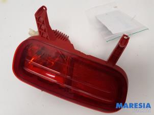 Begagnade Bakre dimljus Peugeot 5008 I (0A/0E) 1.6 THP 16V Pris € 60,00 Marginaltabell erbjuds av Maresia Parts