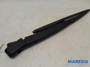 Gebruikte Ruitenwisserarm achter Renault Grand Scénic III (JZ) 1.4 16V TCe 130 Prijs € 15,00 Margeregeling aangeboden door Maresia Parts