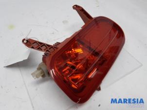 Begagnade Bakre dimljus Peugeot 5008 I (0A/0E) 1.6 VTI 16V Pris € 60,00 Marginaltabell erbjuds av Maresia Parts