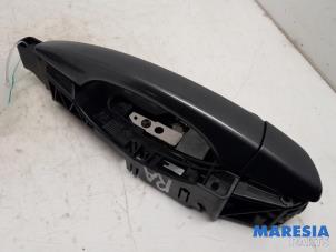 Begagnade Dörrhandtag, 4-dörrars, höger bak Citroen C4 Cactus (0B/0P) 1.2 PureTech 82 12V Pris € 19,50 Marginaltabell erbjuds av Maresia Parts