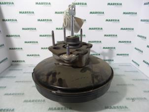 Begagnade Bromsservo Renault Clio III (BR/CR) 1.5 dCi 70 Pris € 50,00 Marginaltabell erbjuds av Maresia Parts