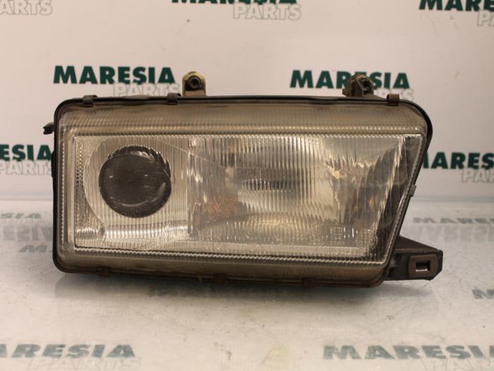 Strålkastare, höger från en Alfa Romeo 155 (167) 1.6 Twin Spark 16V 1997