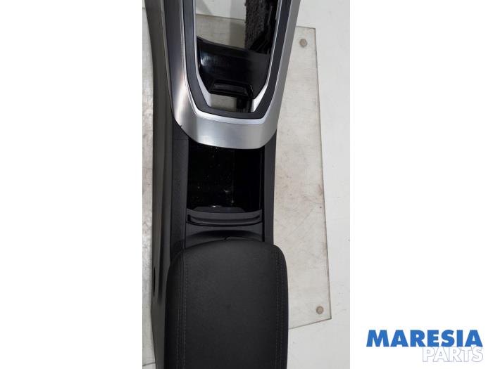 Mittkonsol från en Peugeot 308 (L3/L8/LB/LH/LP) 1.6 BlueHDi 120 2015