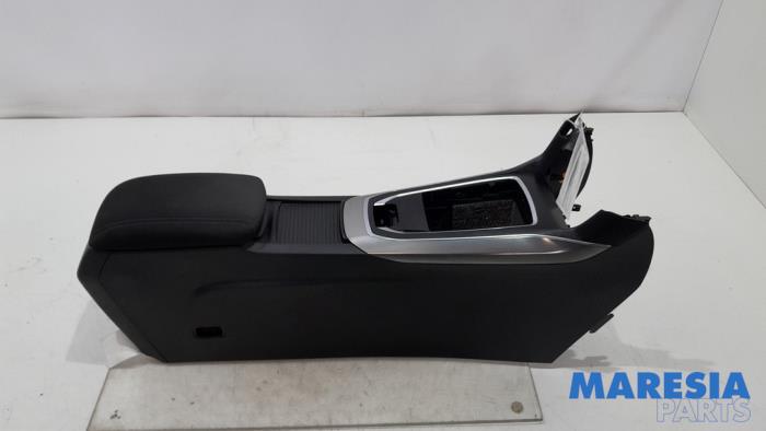 Mittkonsol från en Peugeot 308 (L3/L8/LB/LH/LP) 1.6 BlueHDi 120 2015