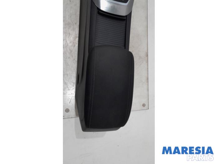 Mittkonsol från en Peugeot 308 (L3/L8/LB/LH/LP) 1.6 BlueHDi 120 2015