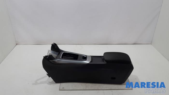 Mittkonsol från en Peugeot 308 (L3/L8/LB/LH/LP) 1.6 BlueHDi 120 2015