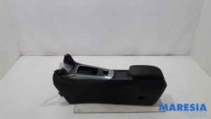 Begagnade Mittkonsol Peugeot 308 (L3/L8/LB/LH/LP) 1.6 BlueHDi 120 Pris € 99,00 Marginaltabell erbjuds av Maresia Parts