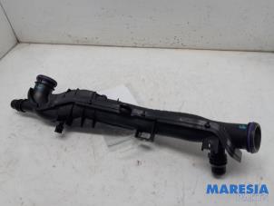 Używane Rura wodna Peugeot 308 (L3/L8/LB/LH/LP) 1.2 12V e-THP PureTech 110 Cena € 19,00 Procedura marży oferowane przez Maresia Parts