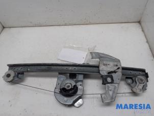 Begagnade Fönstermekanism, 2-dörrars, vänster fram Peugeot 107 1.0 12V Pris € 29,99 Marginaltabell erbjuds av Maresia Parts
