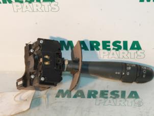 Begagnade Indikatorbrytare Renault Megane Coupé (DA) 1.6i Pris € 25,00 Marginaltabell erbjuds av Maresia Parts