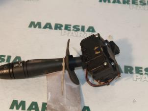 Begagnade Indikatorbrytare Renault Megane Coupé (DA) 1.6i Pris € 25,00 Marginaltabell erbjuds av Maresia Parts