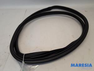 Gebruikte Deurrubber 4Deurs rechts-achter Alfa Romeo Giulietta (940) 1.75 TBI 16V QV Prijs € 20,00 Margeregeling aangeboden door Maresia Parts