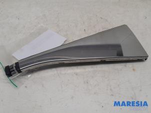 Gebruikte Sierstrip Peugeot 3008 II (M4/MC/MJ/MR) 1.2 12V e-THP PureTech 130 Prijs € 24,99 Margeregeling aangeboden door Maresia Parts